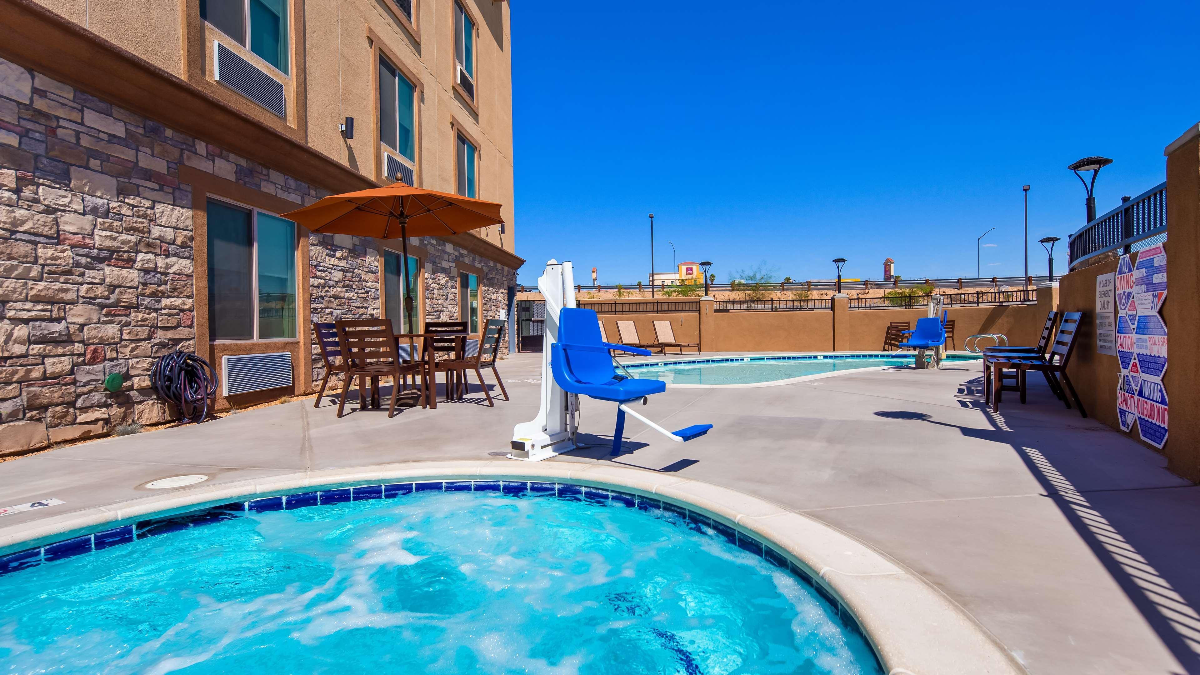 Best Western Plus New Barstow Inn & Suites Buitenkant foto
